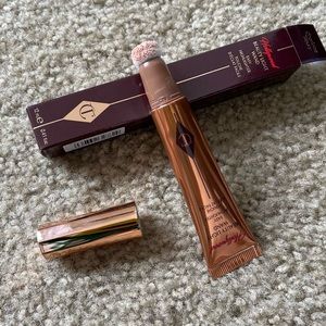 SOLD-Charlotte Tilbury Spotlight Highlighter